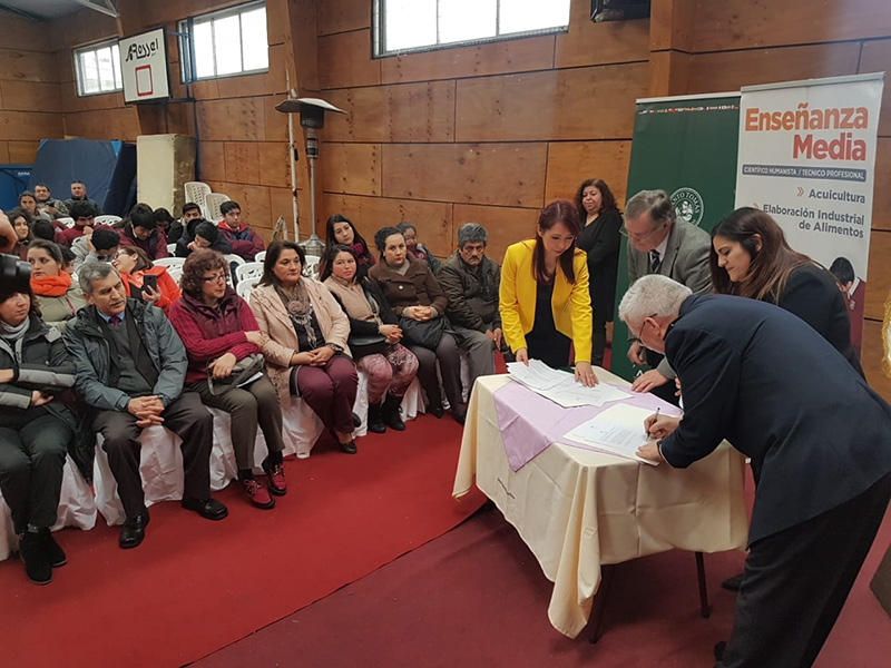 Liceo Naciones Unidas y Universidad Santo Tomás firman convenio de colaboración